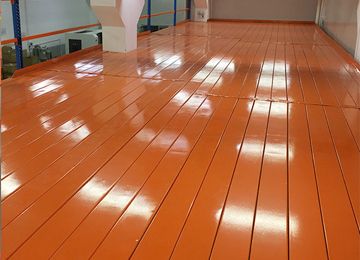 廣州閣樓貨架平臺層板用什么材質(zhì)好？【易達貨架】