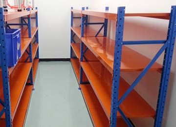 深圳小型倉(cāng)儲(chǔ)貨架利用率高嗎？【易達(dá)貨架】
