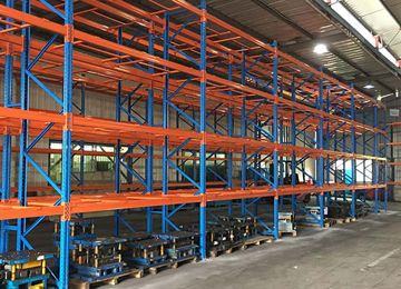 深圳貨架倉儲貨架重型貨架要打膨脹螺栓嗎？【易達貨架】