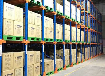 萬江東莞倉儲貨架為何要裝防護欄【易達貨架】