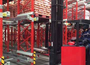 3.5米高的倉庫適合用穿梭貨架嗎？穿梭式貨架供應(yīng)商解析【易達(dá)貨架】