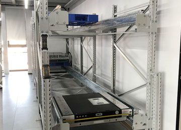 Eyda易達(dá)智能貨架定制廠家穿梭車貨架樣板庫(kù)安裝完成，敬請(qǐng)光臨