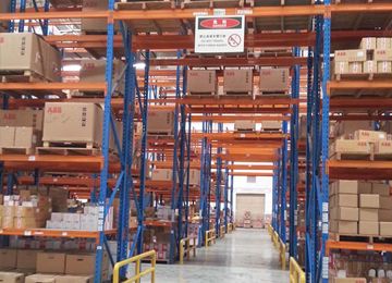 物流中心倉(cāng)儲(chǔ)貨架安裝流程哪里找？【易達(dá)貨架】