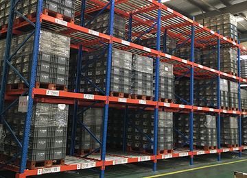 三層重力式貨架降本增效的效果如何？【易達貨架】