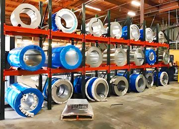 卷料鋼板存放貨架承重如何保證？【易達貨架】