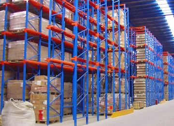 雙向式貫通式貨架是先進先出嗎？【易達貨架】