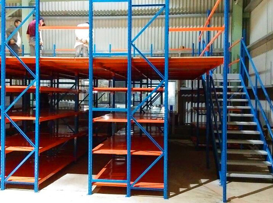 鑫啟航餐飲?？陂w樓式倉儲(chǔ)貨架【易達(dá)貨架】