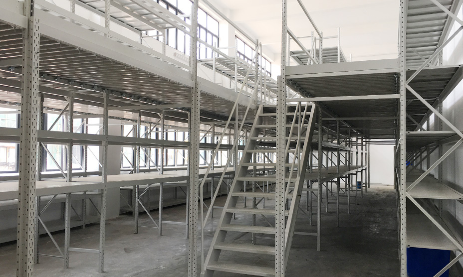 高密度存儲，實(shí)現(xiàn)“貨找人”式揀貨