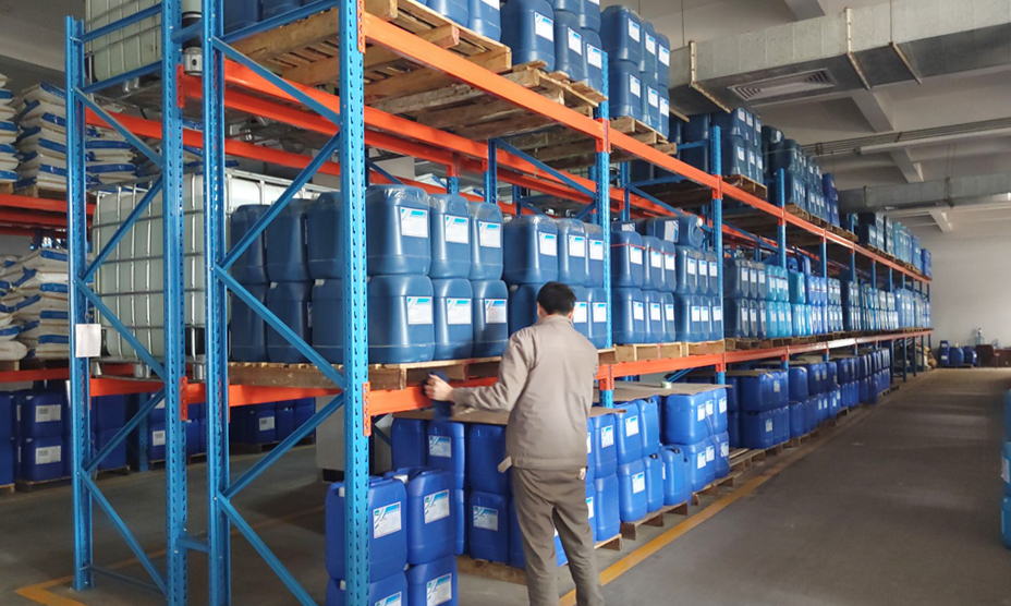 高密度存儲，實(shí)現(xiàn)“貨找人”式揀貨