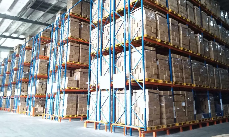 高密度存儲，實現(xiàn)“貨找人”式揀貨