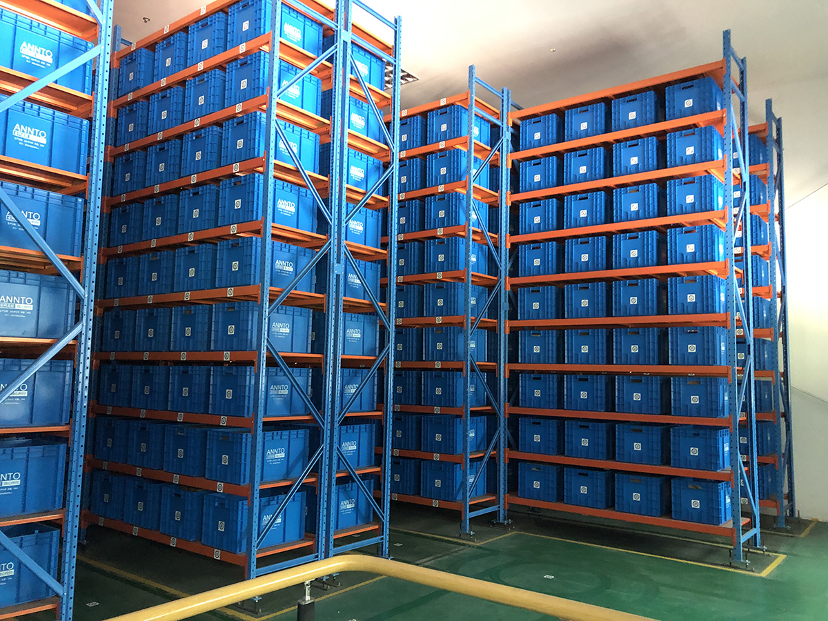 高密度存儲，實現(xiàn)“貨找人”式揀貨