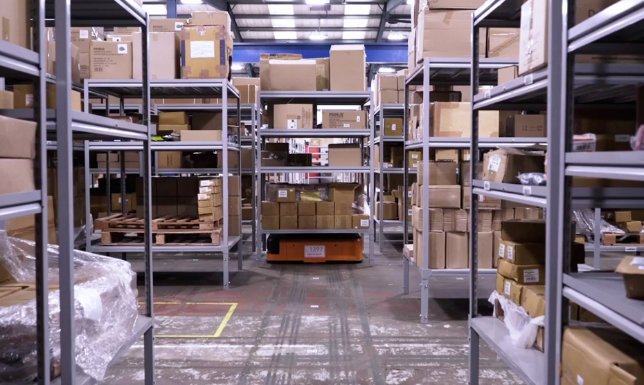 高密度存儲，實現(xiàn)“貨找人”式揀貨