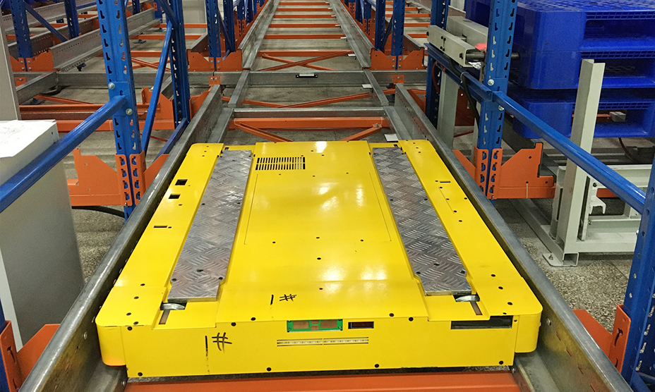 高密度存儲，實現(xiàn)“貨找人”式揀貨