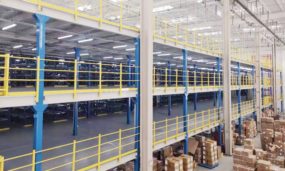 高密度存儲，實(shí)現(xiàn)“貨找人”式揀貨