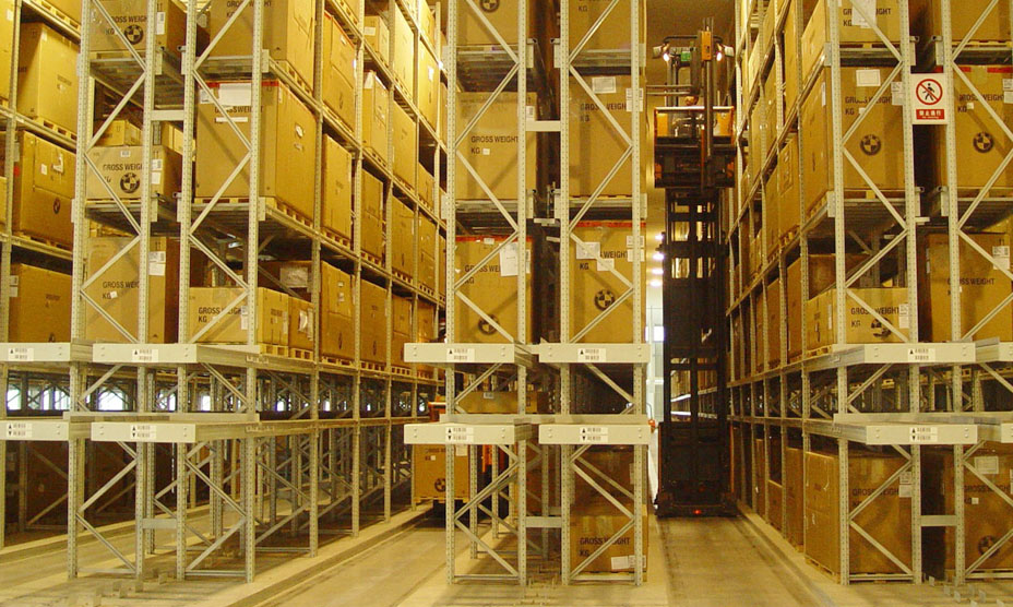 高密度存儲，實現(xiàn)“貨找人”式揀貨